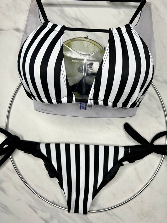 Black & White Stripe Tie Bottom
